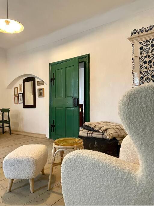 House By The Church - Entire House Crit ภายนอก รูปภาพ