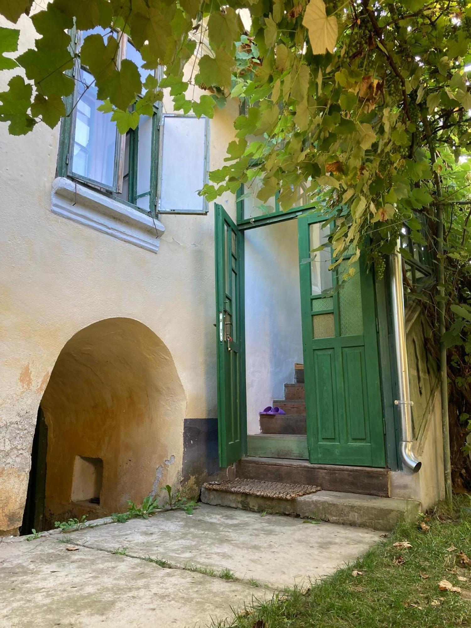 House By The Church - Entire House Crit ภายนอก รูปภาพ