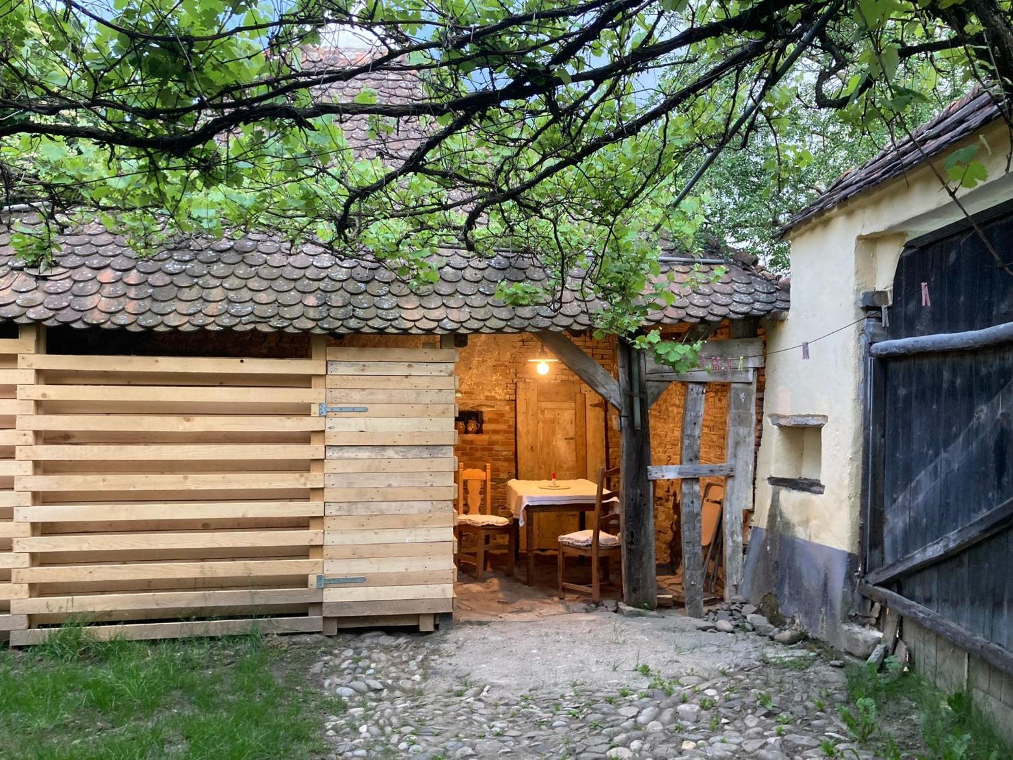 House By The Church - Entire House Crit ภายนอก รูปภาพ