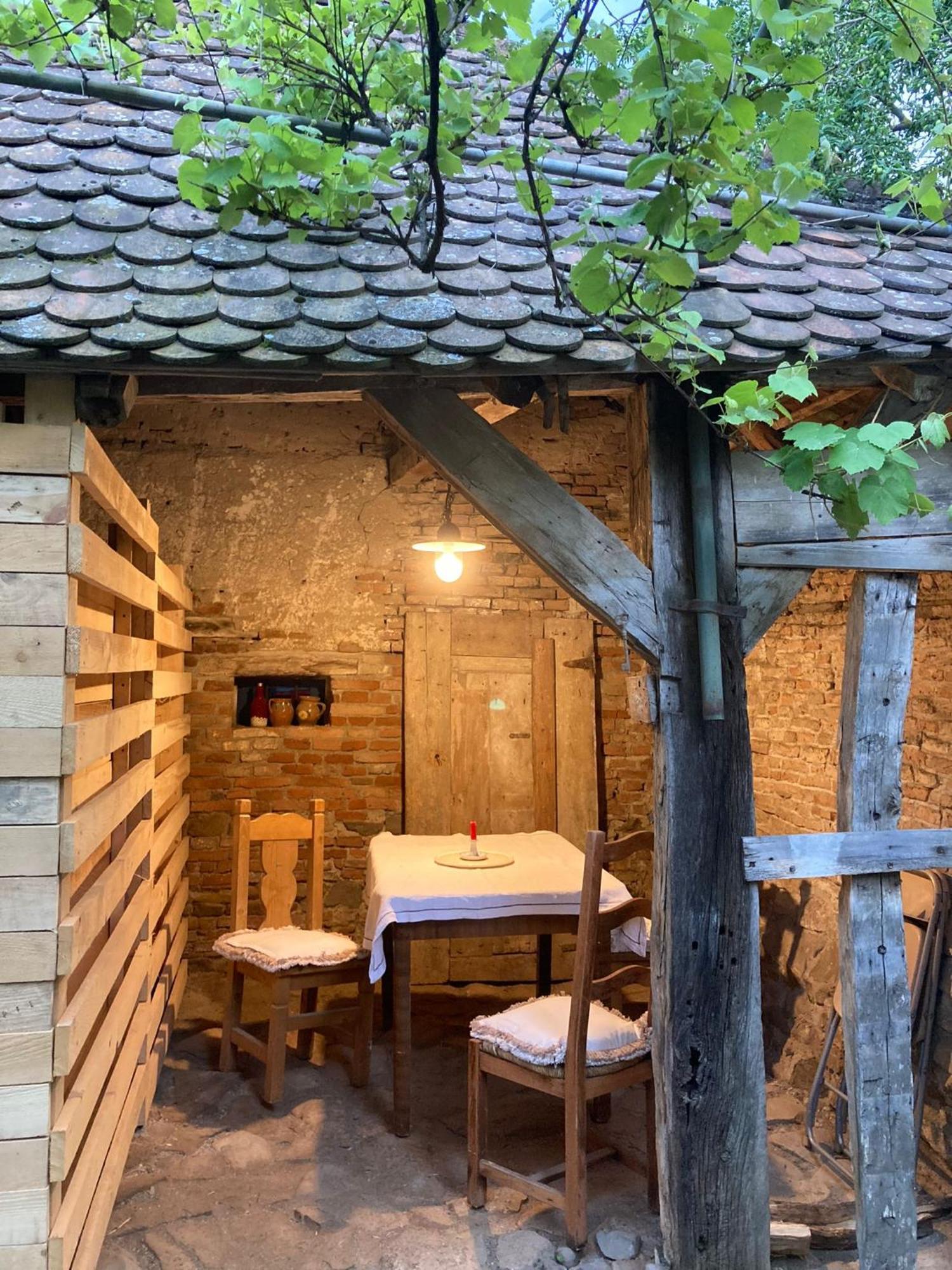 House By The Church - Entire House Crit ภายนอก รูปภาพ